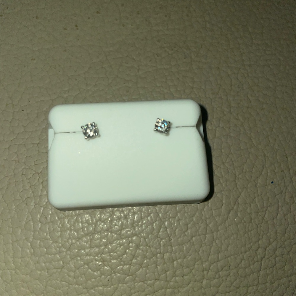 Authentic 925 silver stud earrings moissanite earrings .25 carat weight